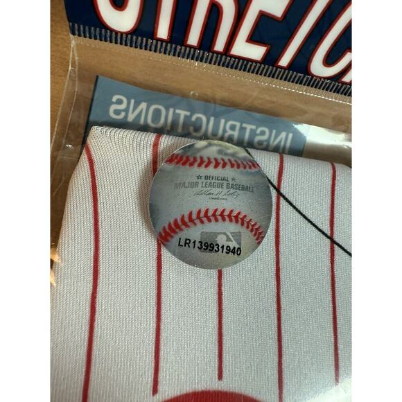 Turner Stretchable Book Cover Philadelphia Phillies New In Package - Picture 2 of 4